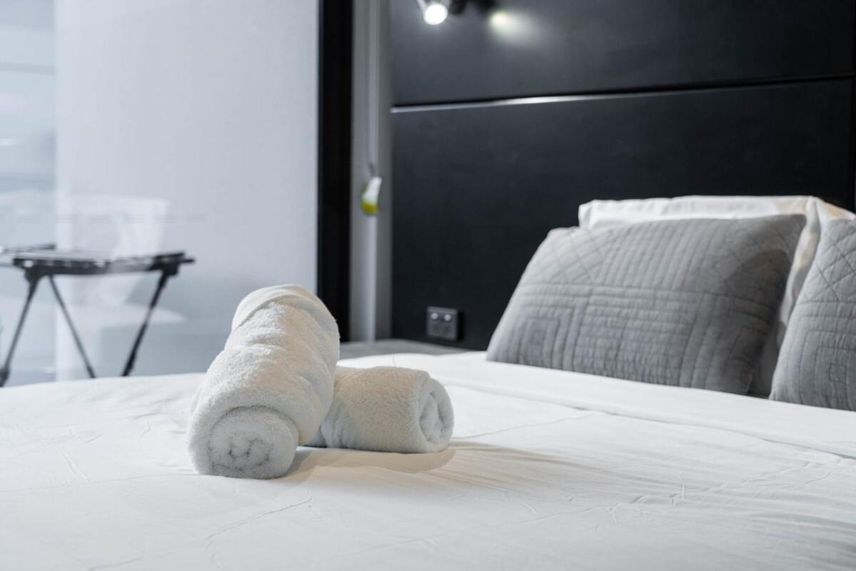 Noir Reverie - Designer Home By The River, Free Carpark, Gym & Pool Brisbane Zewnętrze zdjęcie
