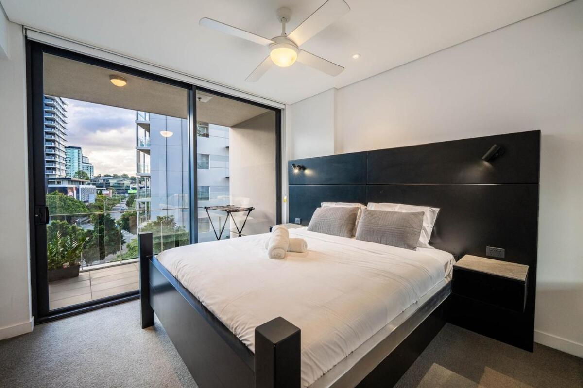 Noir Reverie - Designer Home By The River, Free Carpark, Gym & Pool Brisbane Zewnętrze zdjęcie
